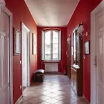 La Bohemien, Nel Quartiere Trieste Nyaraló *
